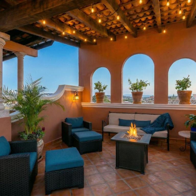 Casa Mimosa, 3BR Retreat with Rooftop & City Views - Casa de 3 dormitorios - 2