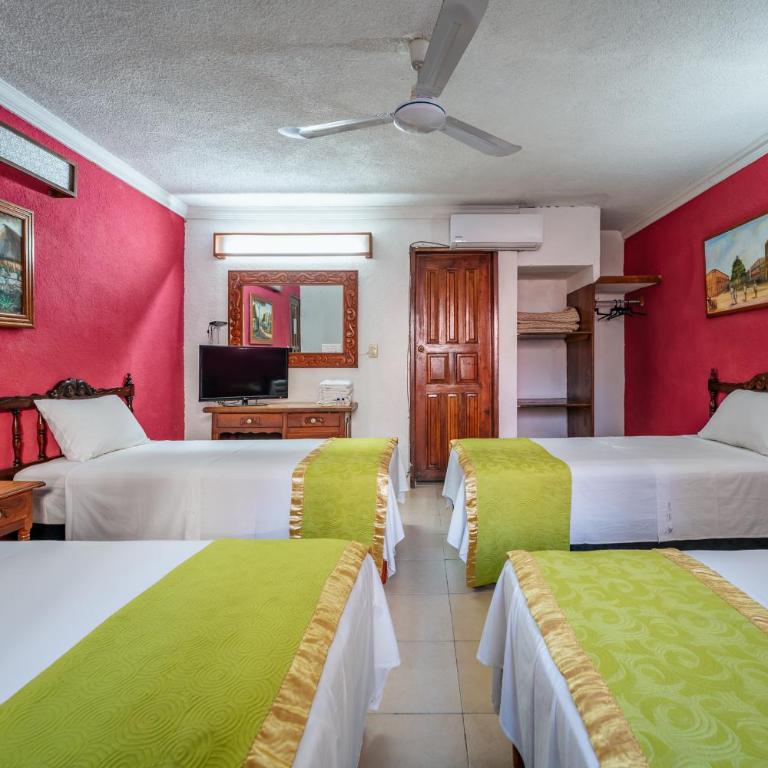 Hotel Santa Lucía - Quadruple Room - 5