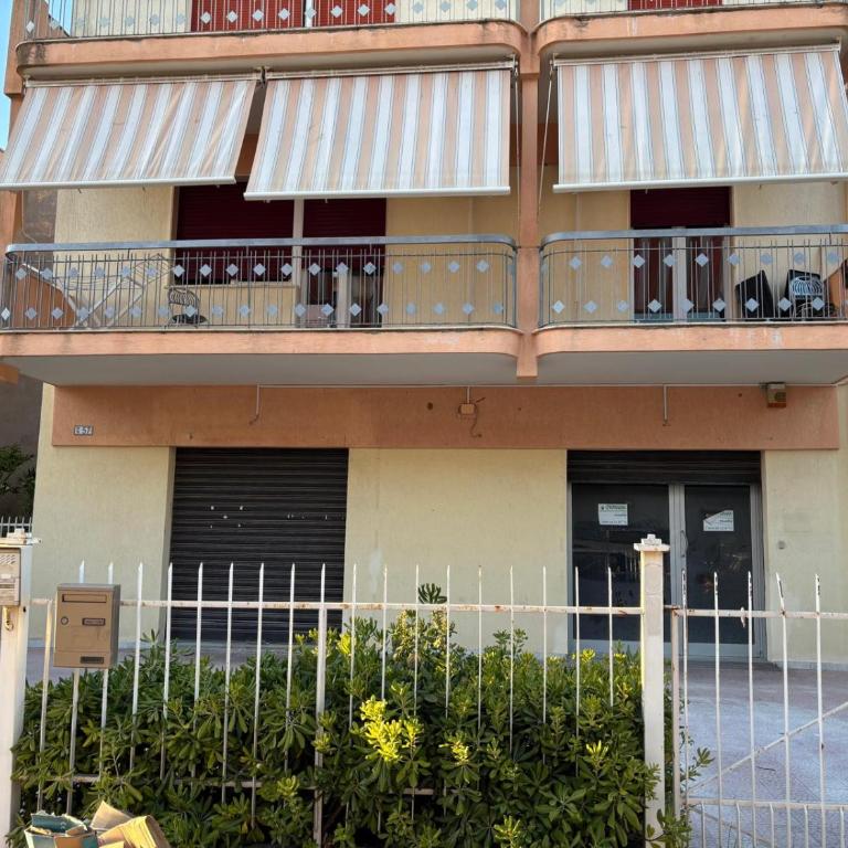Dayana House - Appartamento con 1 Camera da Letto e Balcone - 2