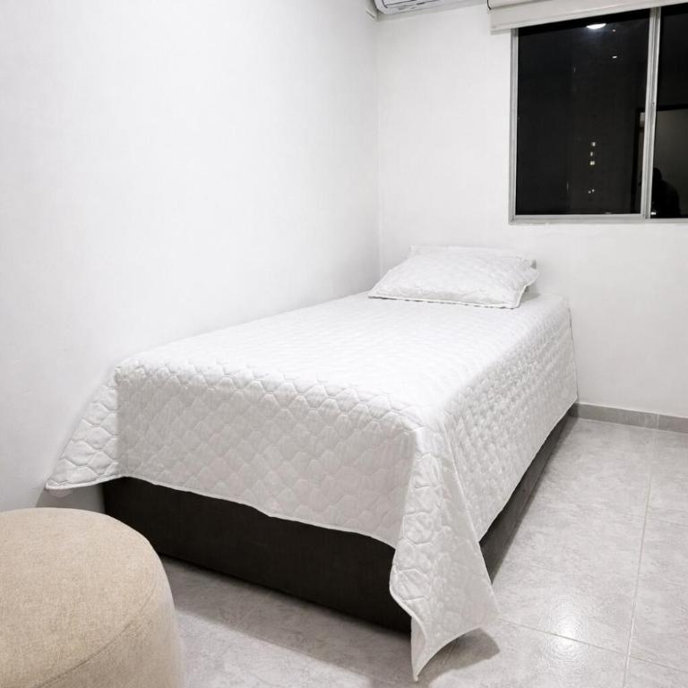 3BR WiFi An Oasis Retreat - Three-Bedroom Apartment - 7