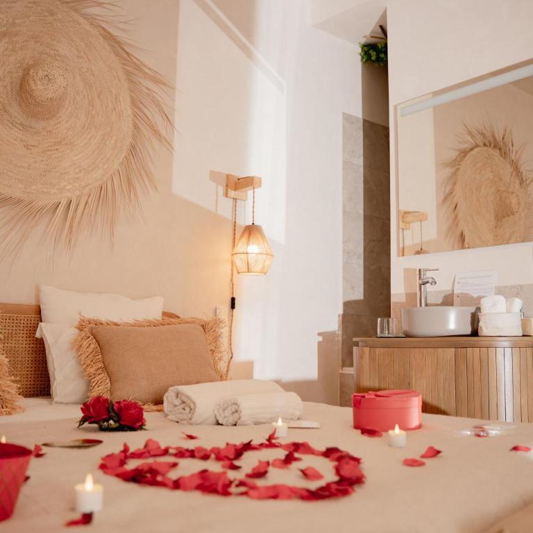 La Cour Secrète - Suite Bali - Escapade balinaise romantique - Balnéo privée - Spacieuse et tamisée - cœur de ville Carpentras - Appartement 1 Chambre avec Baignoire Spa - 7