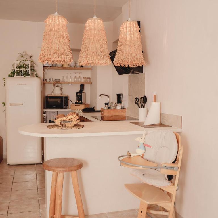 La Cour Secrète - Suite Bali - Escapade balinaise romantique - Balnéo privée - Spacieuse et tamisée - cœur de ville Carpentras - Appartement 1 Chambre avec Baignoire Spa - 19