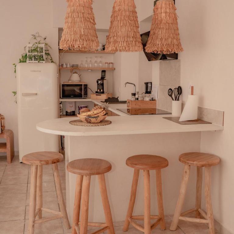 La Cour Secrète - Suite Bali - Escapade balinaise romantique - Balnéo privée - Spacieuse et tamisée - cœur de ville Carpentras - Appartement 1 Chambre avec Baignoire Spa - 16