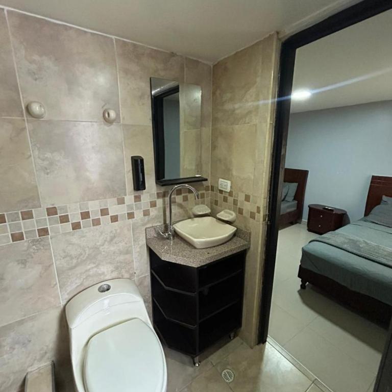 Hostelfc Marly - Habitación Cuádruple Económica - 7