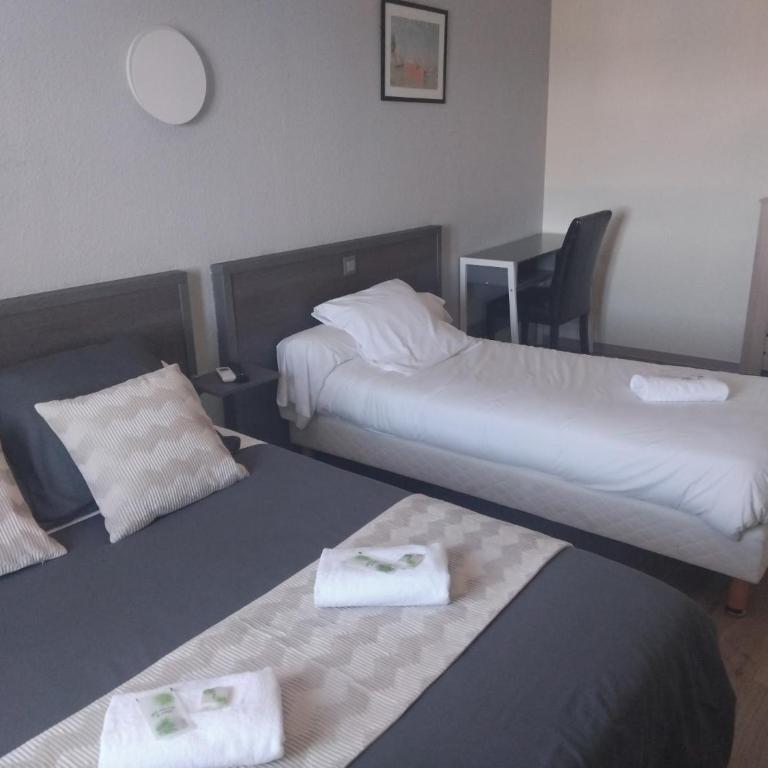 l'Hotel du port - Chambre Triple - Vue sur Ville - 2