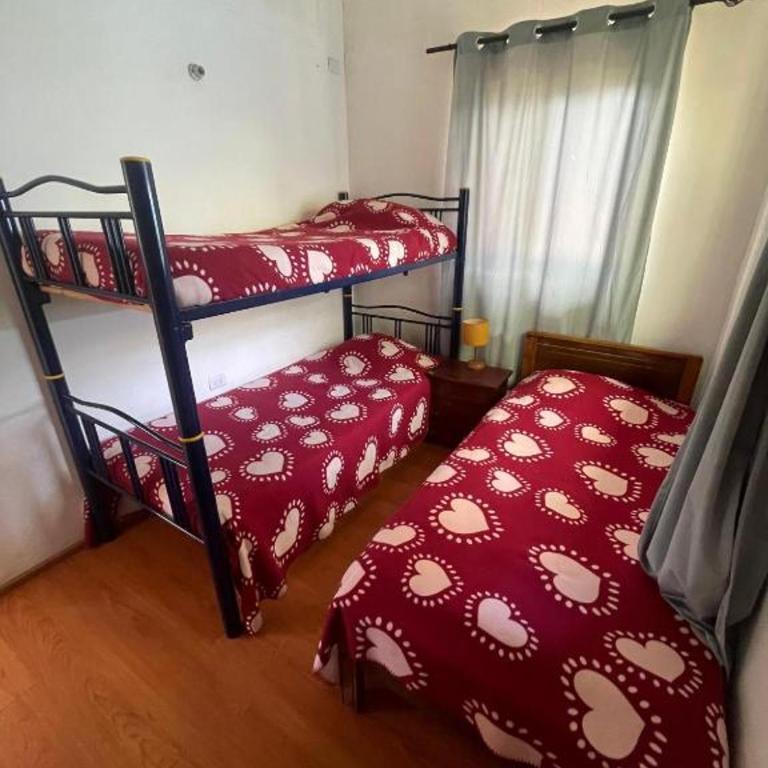 Hostal y Cabañas Pua Vaenga - Basic Triple Room with Shared Bathroom - 1