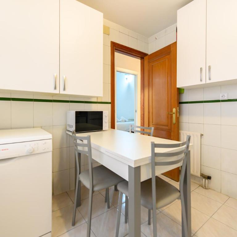 ADU151A - Piso 2 de dormitorios en Sol, Centro de Madrid - Alquiler temporal - Apartamento de 2 dormitorios - 40
