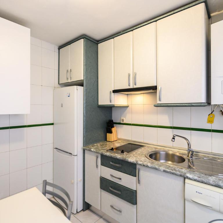 ADU151A - Piso 2 de dormitorios en Sol, Centro de Madrid - Alquiler temporal - Apartamento de 2 dormitorios - 38