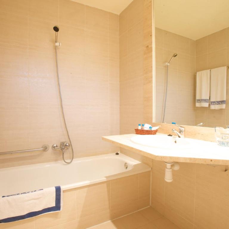 Carlos III - Habitación Doble - 2 camas - 5