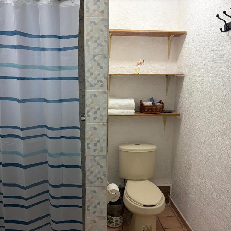 Cuarto Independiente Bosques del Contry - One-Bedroom Apartment - 8