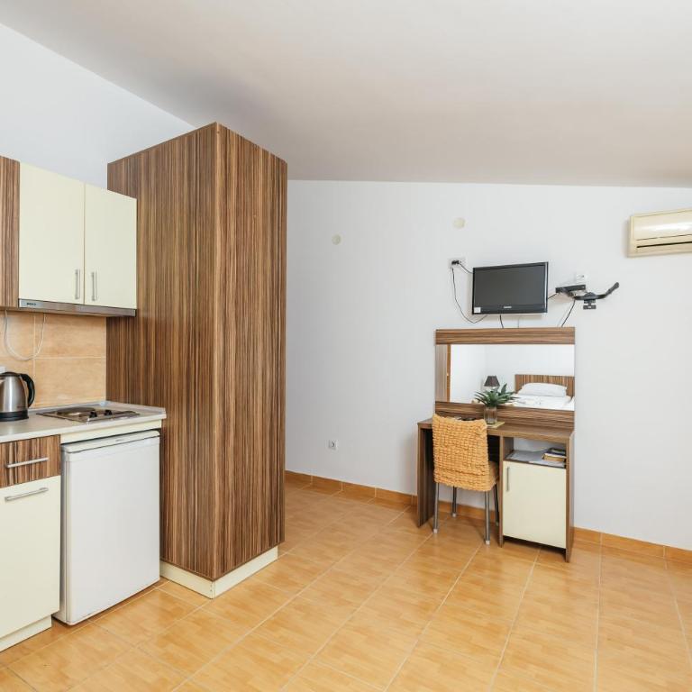 Apartments Nada - Studio with Sea View - 7