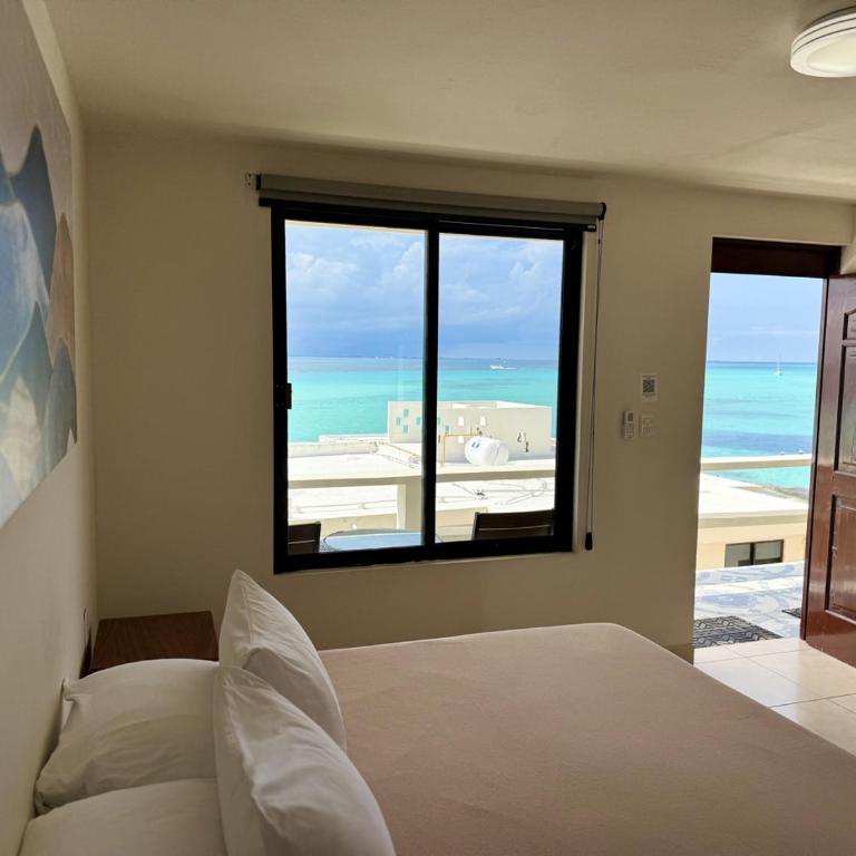 Charly Beach Hotel - Queen Room - 6