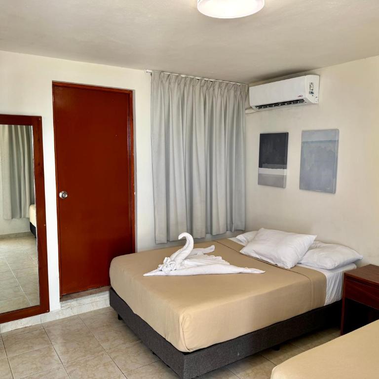 Charly Beach Hotel - Standard Quadruple Room - 2
