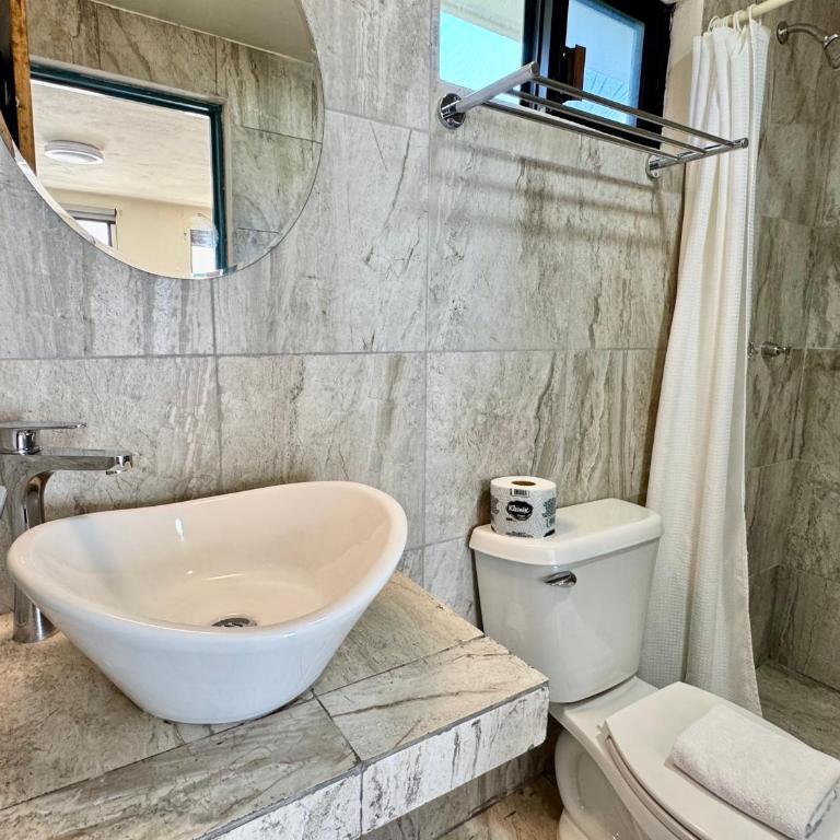 Charly Beach Hotel - Standard Quadruple Room - 5