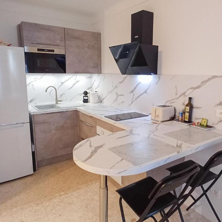 Spacious studio 4 minutes walk from the Beaches - Studio - 2