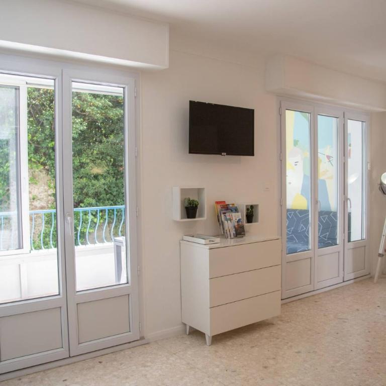 Spacious studio 4 minutes walk from the Beaches - Studio - 11