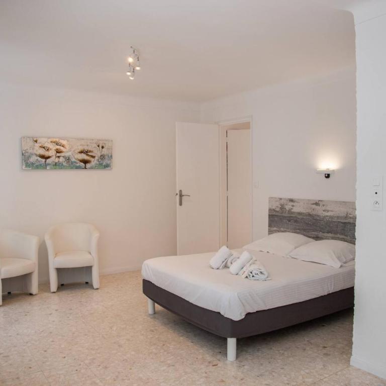 Spacious studio 4 minutes walk from the Beaches - Studio - 12