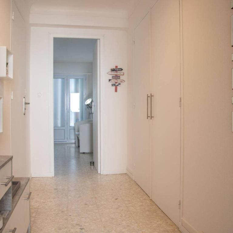 Spacious studio 4 minutes walk from the Beaches - Studio - 22