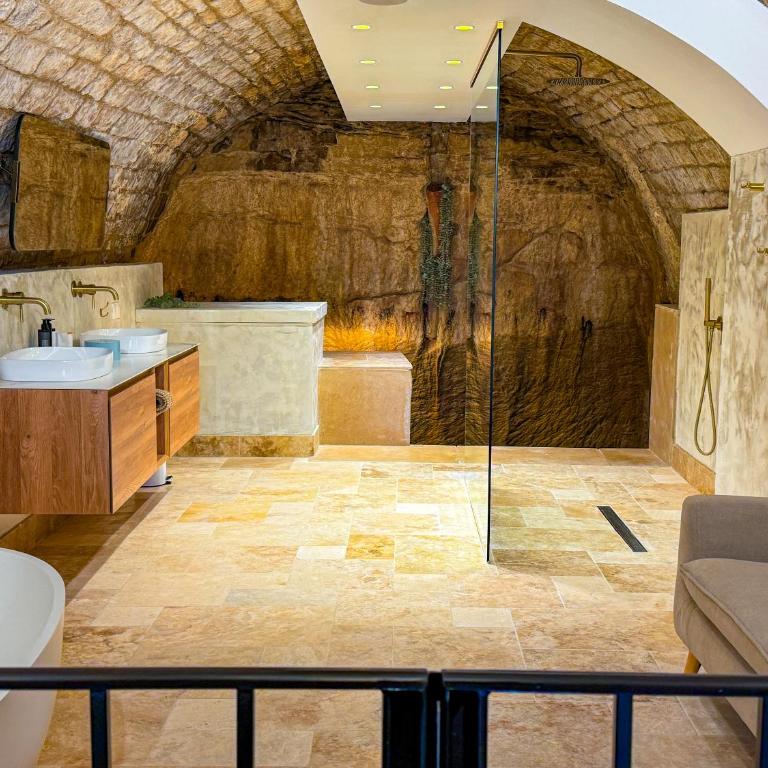 Maison de luxe au coeur du village de Gordes avec bassin intérieur - Casa con 3 Camere da Letto - 40