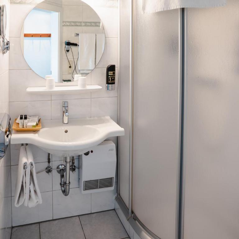AlpenParks Hotel Maria Alm - Standard Doppelzimmer mit Balkon - 4