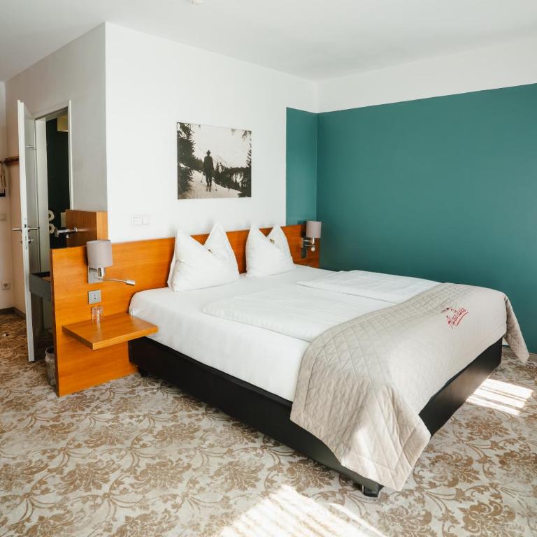 AlpenParks Hotel Maria Alm - Deluxe Doppelzimmer mit Balkon - 8