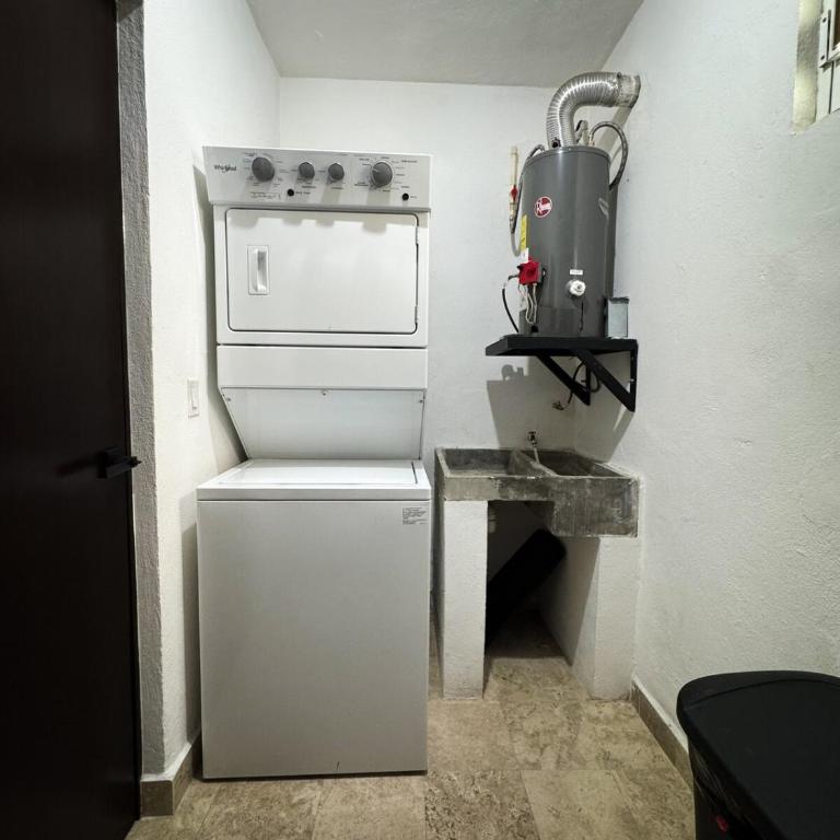 Modern 2BR -3BA Home with Pool and Parking - Villa de 1 dormitorio - 9
