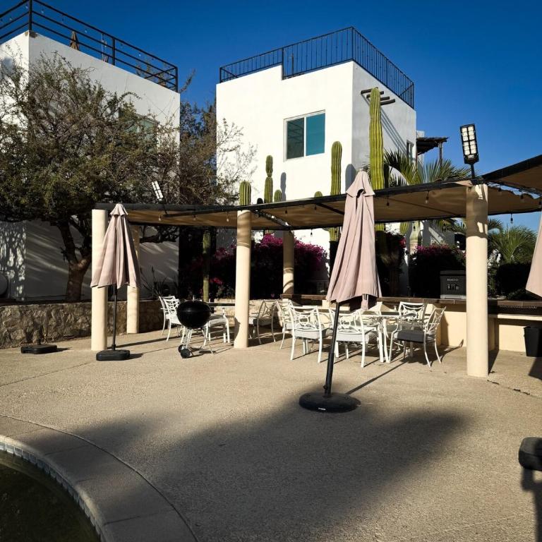 Modern 2BR -3BA Home with Pool and Parking - Villa de 1 dormitorio - 18