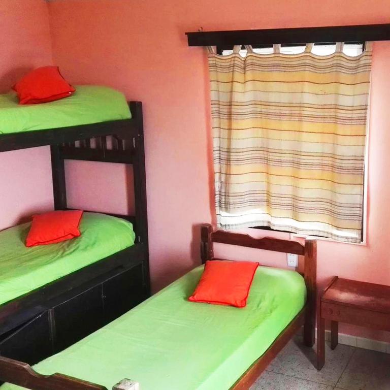 Planet Punta del Este Hostel - Habitación Triple con baño - 2