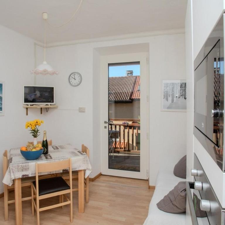 ANESI appartamenti - Three-Bedroom Apartment - 9