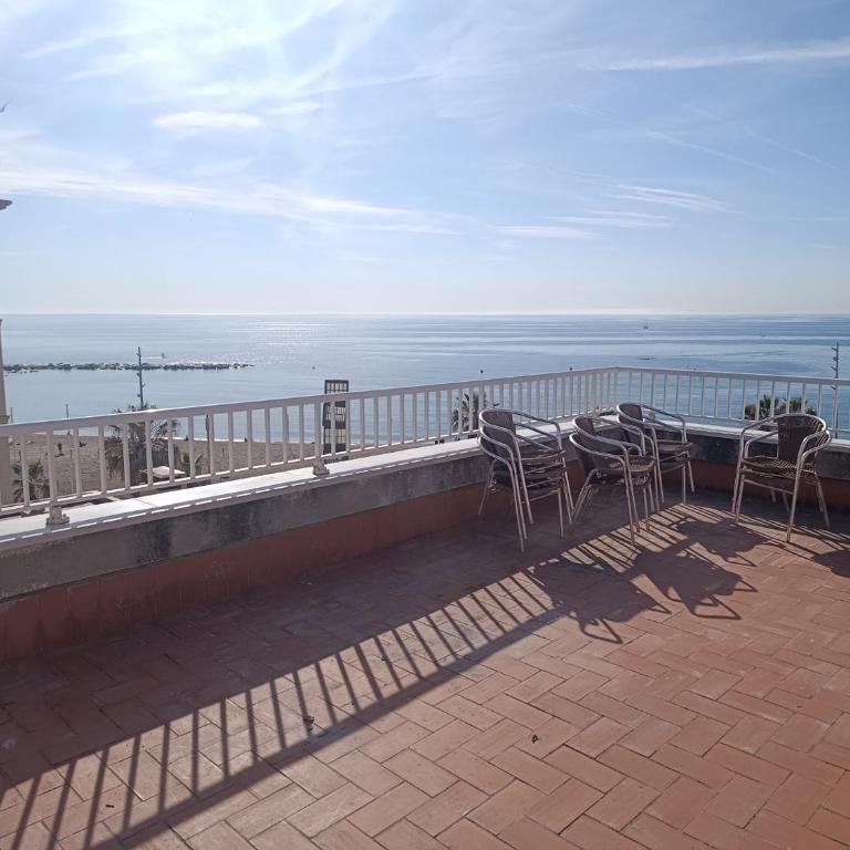 Mejores vistas al mar terraza privada - Three-Bedroom Apartment - 24