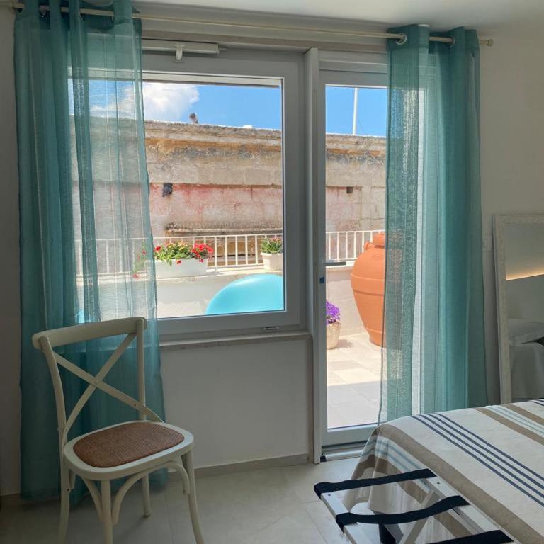 Trame - La Naca sul Porto - Camera Matrimoniale Deluxe con Vista Mare Laterale - 10