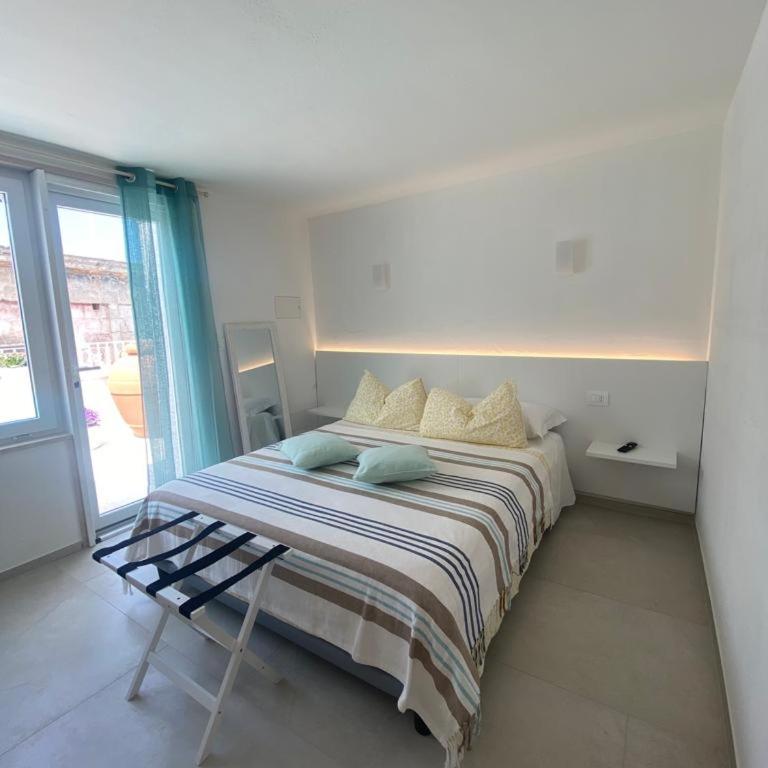 Trame - La Naca sul Porto - Camera Matrimoniale Deluxe con Vista Mare Laterale - 11