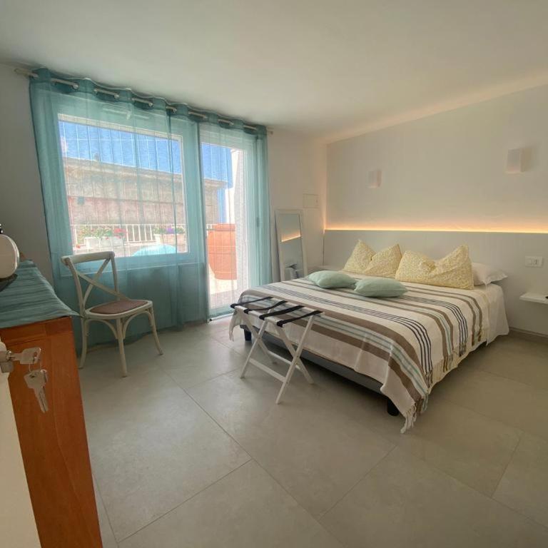 Trame - La Naca sul Porto - Camera Matrimoniale Deluxe con Vista Mare Laterale - 12