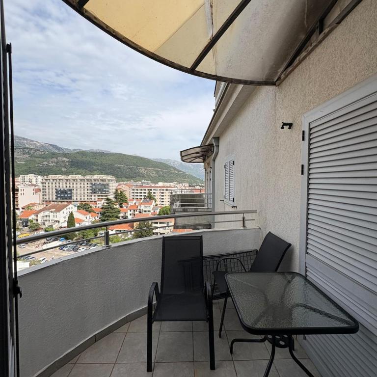 East Side View - One-Bedroom Apartment - 9