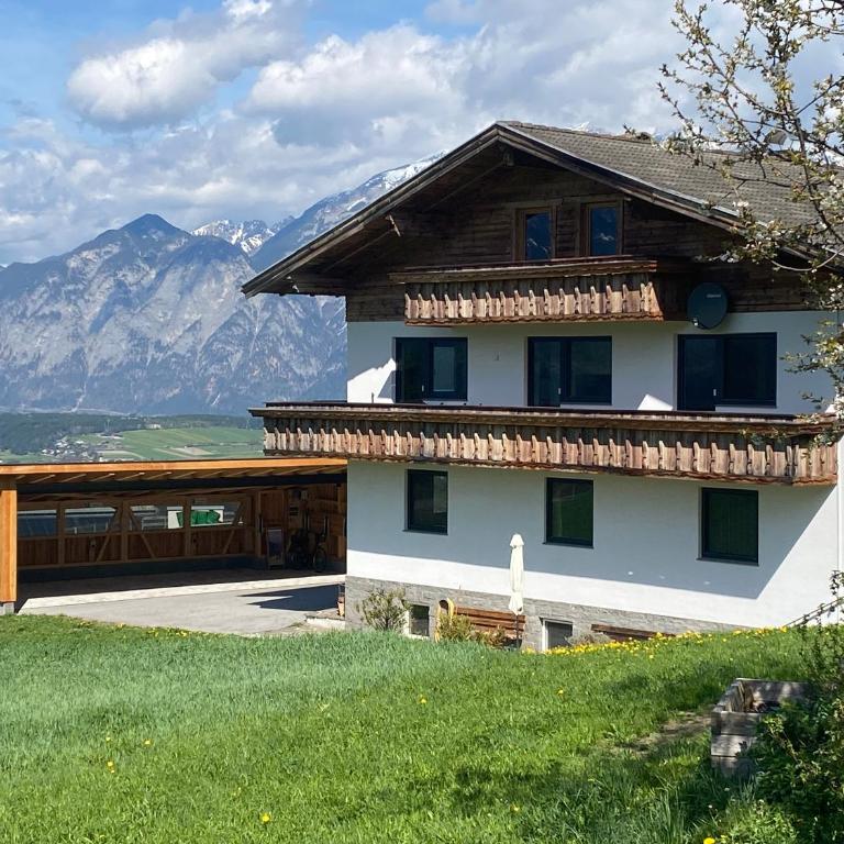 Apartment Wiesenhof - NATUR & WEITBLICK über Innsbruck - Ladestation für Elektroautos - Deluxe Apartment - 2