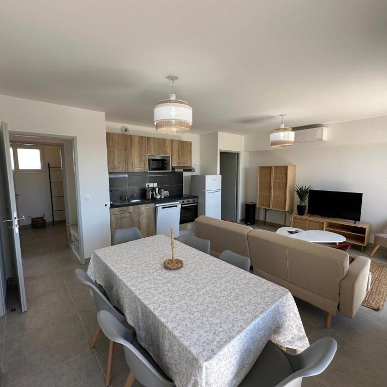 Naïa Sek - Two-Bedroom Apartment with Terrace - 5