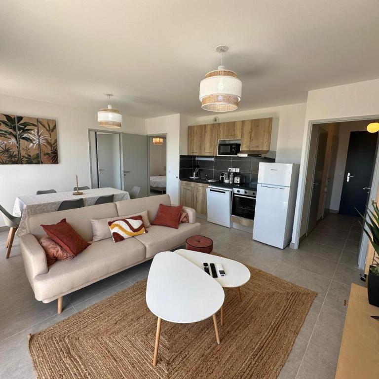 Naïa Sek - Two-Bedroom Apartment with Terrace - 2