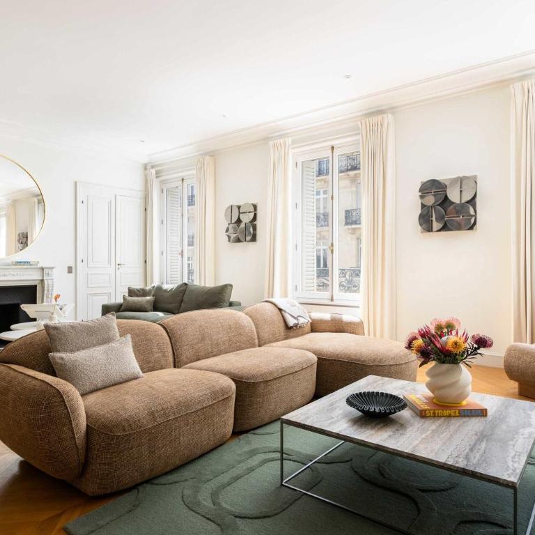 Montaigne Collection III 3BR 8P Triangle d Or - Appartement - 1