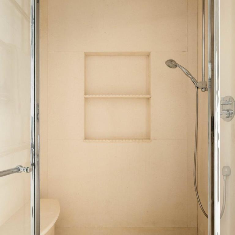 Montaigne Collection III 3BR 8P Triangle d Or - Appartement - 12