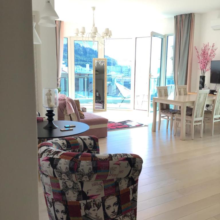 Апартаменты - Deluxe One-Bedroom Apartment with Harbor View - 6