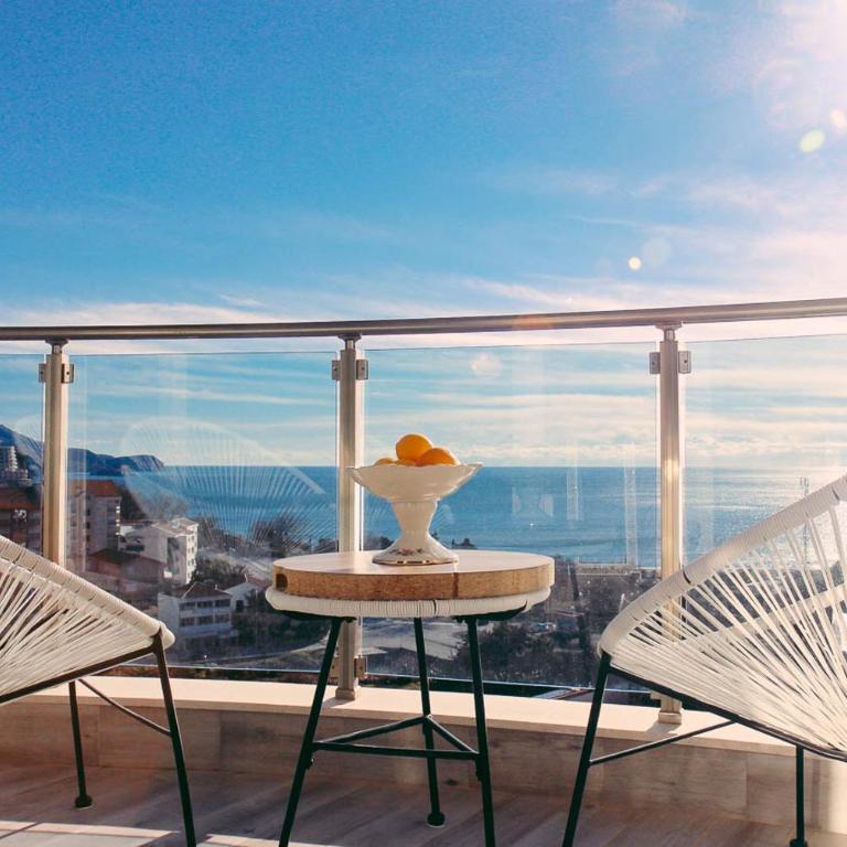 Апартаменты - Deluxe One-Bedroom Apartment with Harbor View - 9