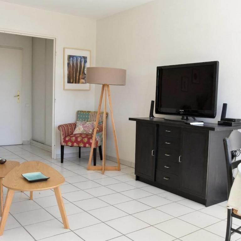 Charmant appartement piscine, tennis, parking - Apartment mit 1 Schlafzimmer - 2