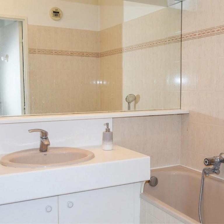 Charmant appartement piscine, tennis, parking - Apartment mit 1 Schlafzimmer - 5