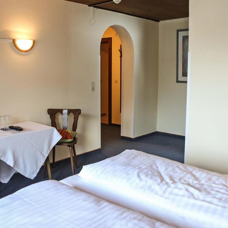 Gasthof Pension Madseiterhof - Doppelzimmer mit Balkon - 8