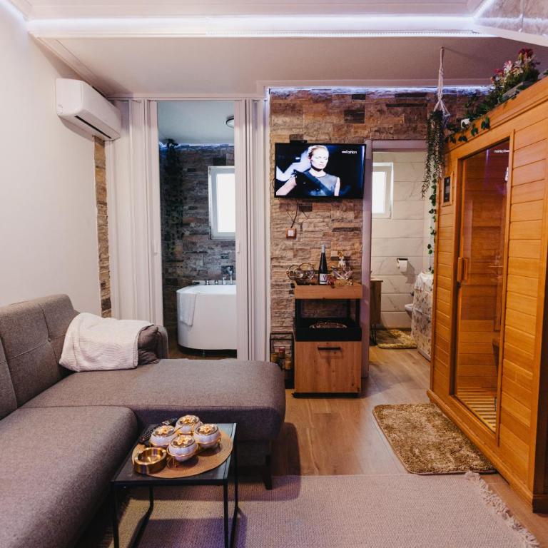 Deluxe Dubai Spa Apartment - Jacuzzi & Sauna Free Parking - One-Bedroom Apartment - 23