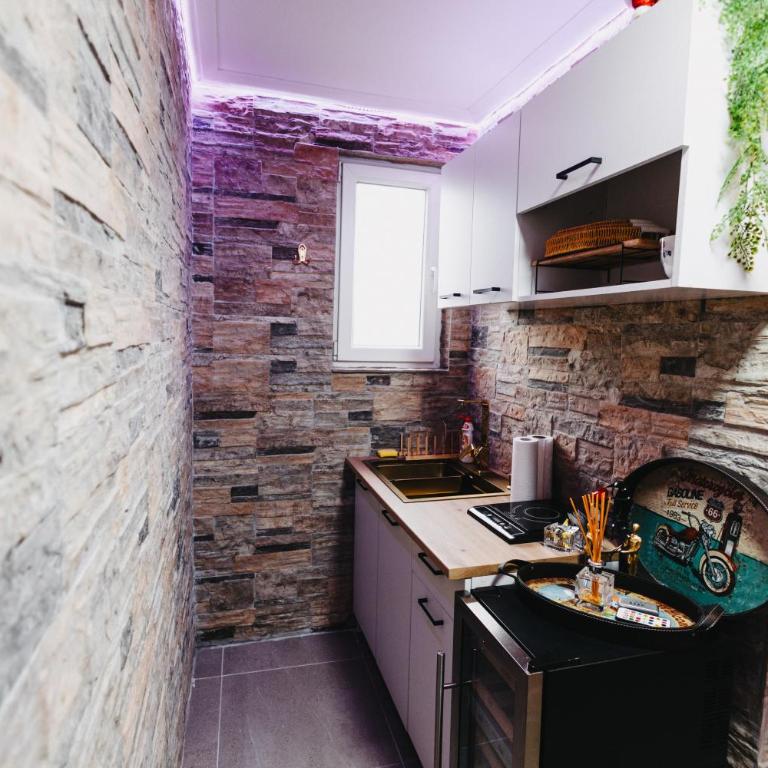 Deluxe Dubai Spa Apartment - Jacuzzi & Sauna Free Parking - One-Bedroom Apartment - 2