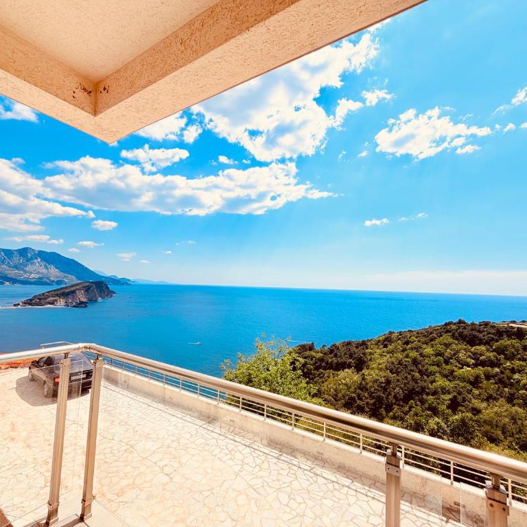 Hillside Apartment with Infinity Pool and Sea View - Apartman s 1 Spavaćom Sobom, Balkonom i Pogledom na More - 3