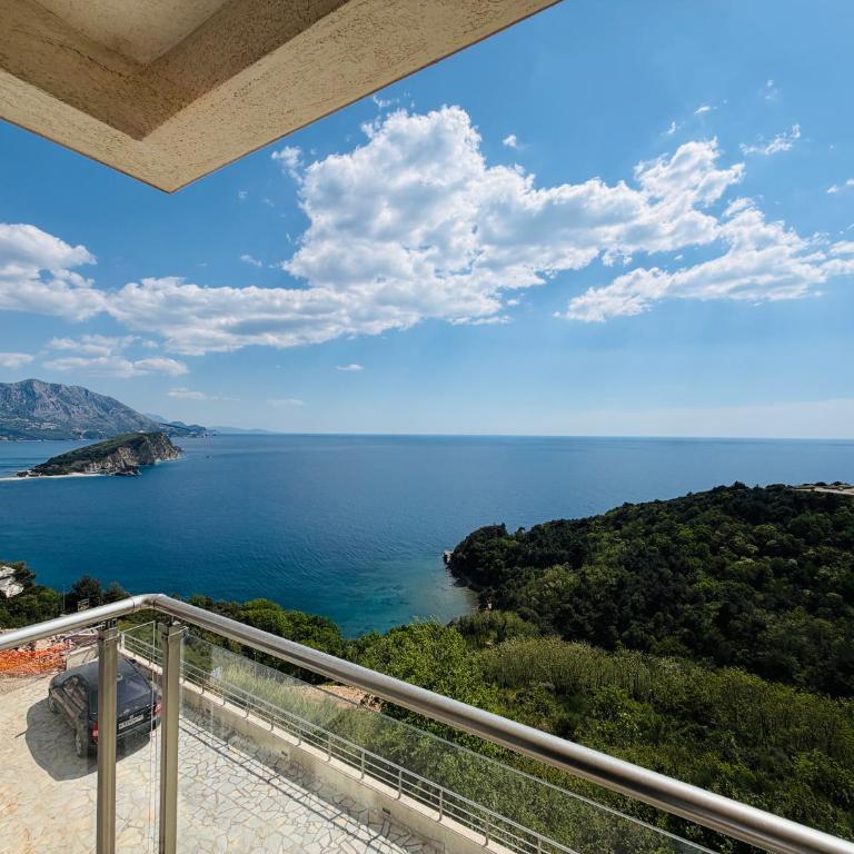 Romantic Hillside Escape Sea View and Infinity Pool - Apartman s 1 Spavaćom Sobom, Balkonom i Pogledom na More - 2