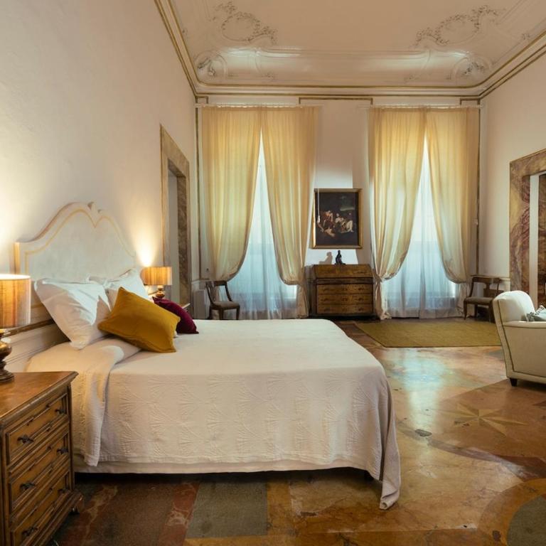 Frescoed Renaissance Palazzo with 4 Ensuites near Duomo - Four-Bedroom Luxury Apartment - 6