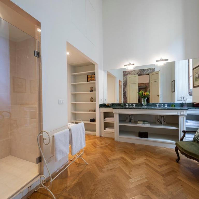 Frescoed Renaissance Palazzo with 4 Ensuites near Duomo - Four-Bedroom Luxury Apartment - 9